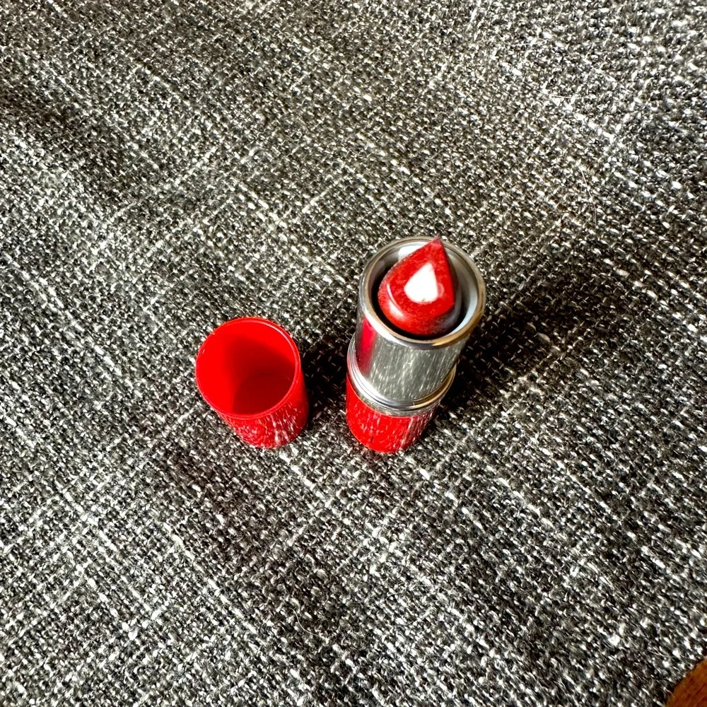 Clinique #25 Angel Red Dramatically Different Lipstick
